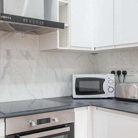 Comfortable Flat In Hammersmith Lägenhet London Exteriör bild